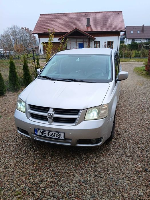 Dodge Grand Caravan, bliźniak Chrysler Town & Country