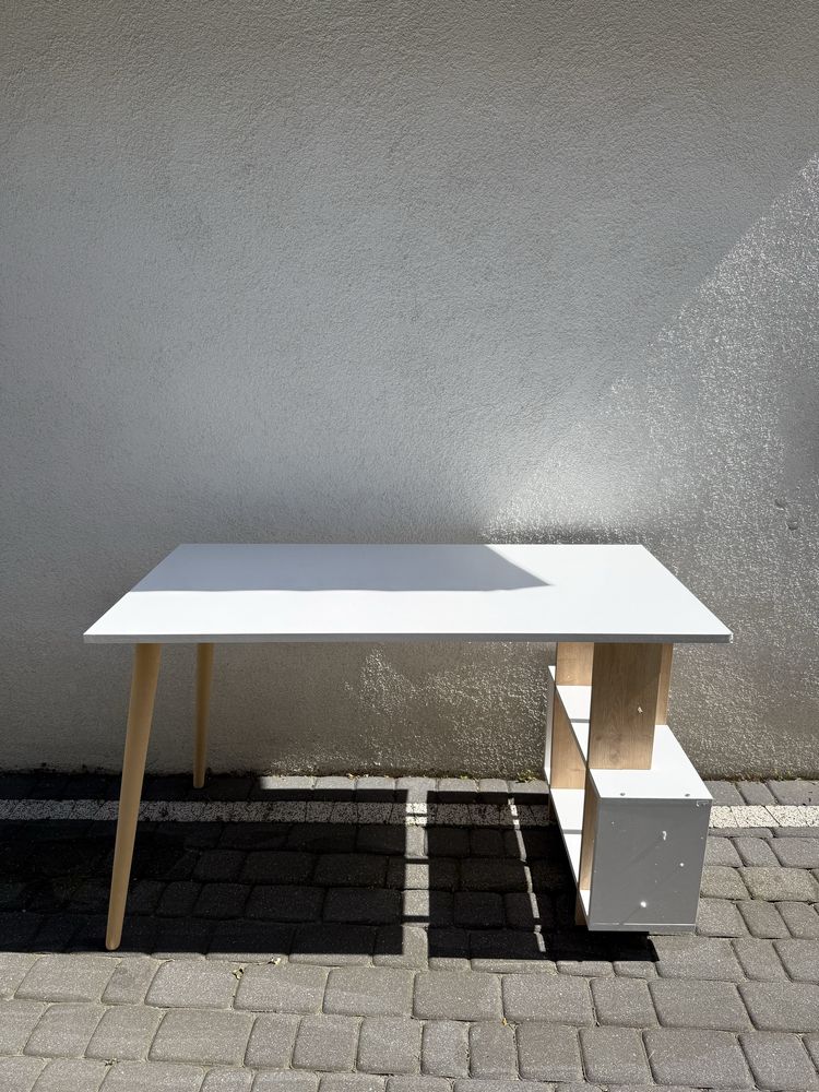 Biurko nowoczesne z półkami, białe z elementami drewna, 120x60 cm