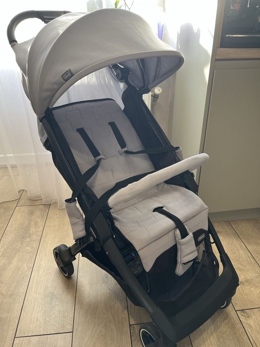 Прогулянкова коляска в сірому кольорі, Chicco