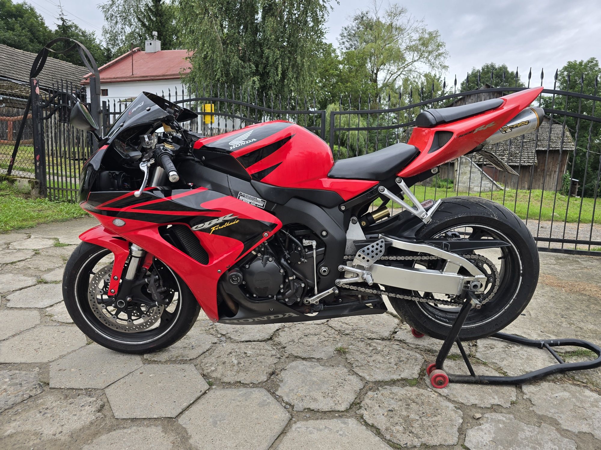 Honda CBR 1000RR SC57B lift (nie r1,gsxr,600rr)