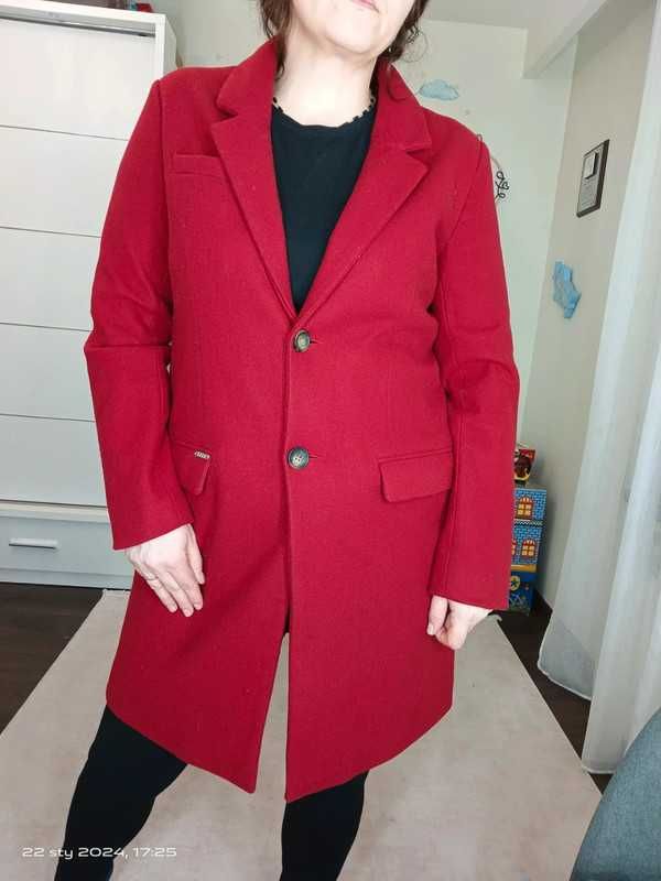 Czerwony elegancki płaszcz na guziki marki ELLE stan idealny