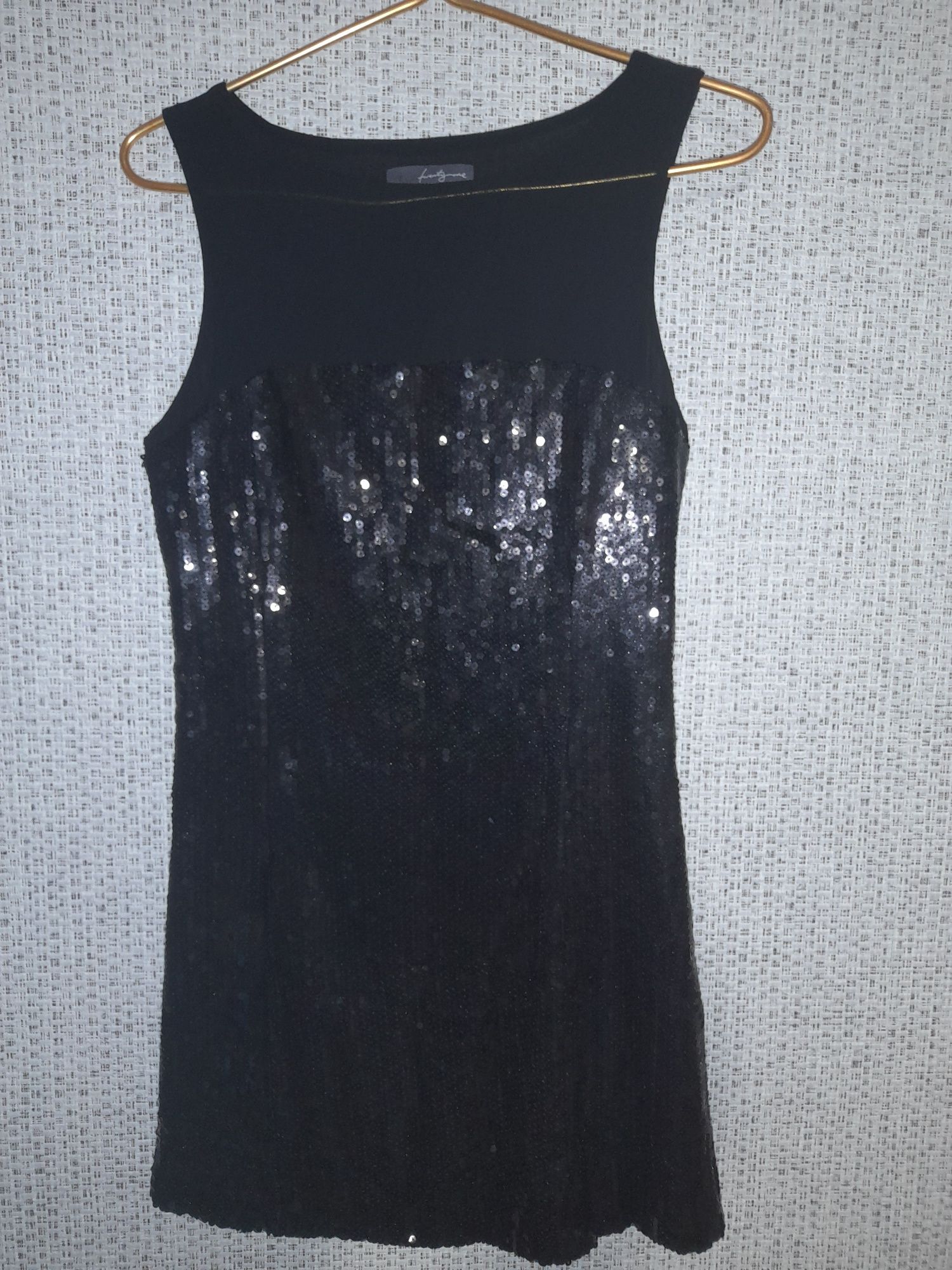 Жіноча міні сукня в паєтках