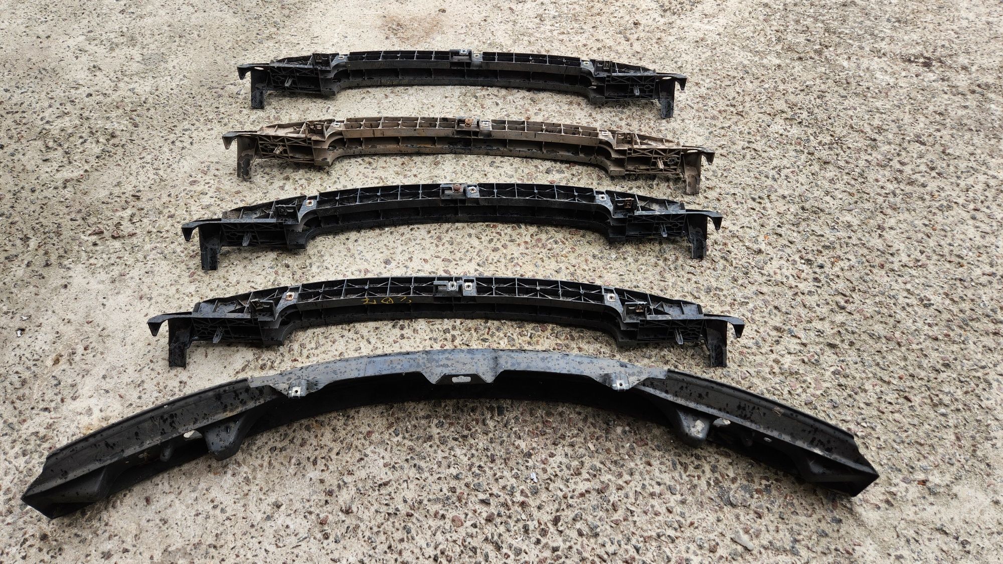 Підсилювач Усилитель переднього бампера пежо Peugeot 206 406 307