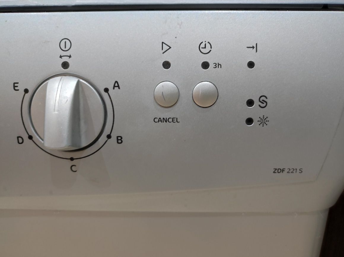 Máquina de lavar Zanussi ZDF221S