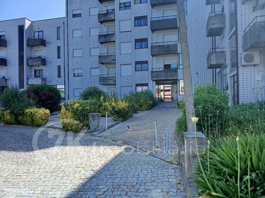 Apartamento t2 situado junto do campo de futebol de Tuías