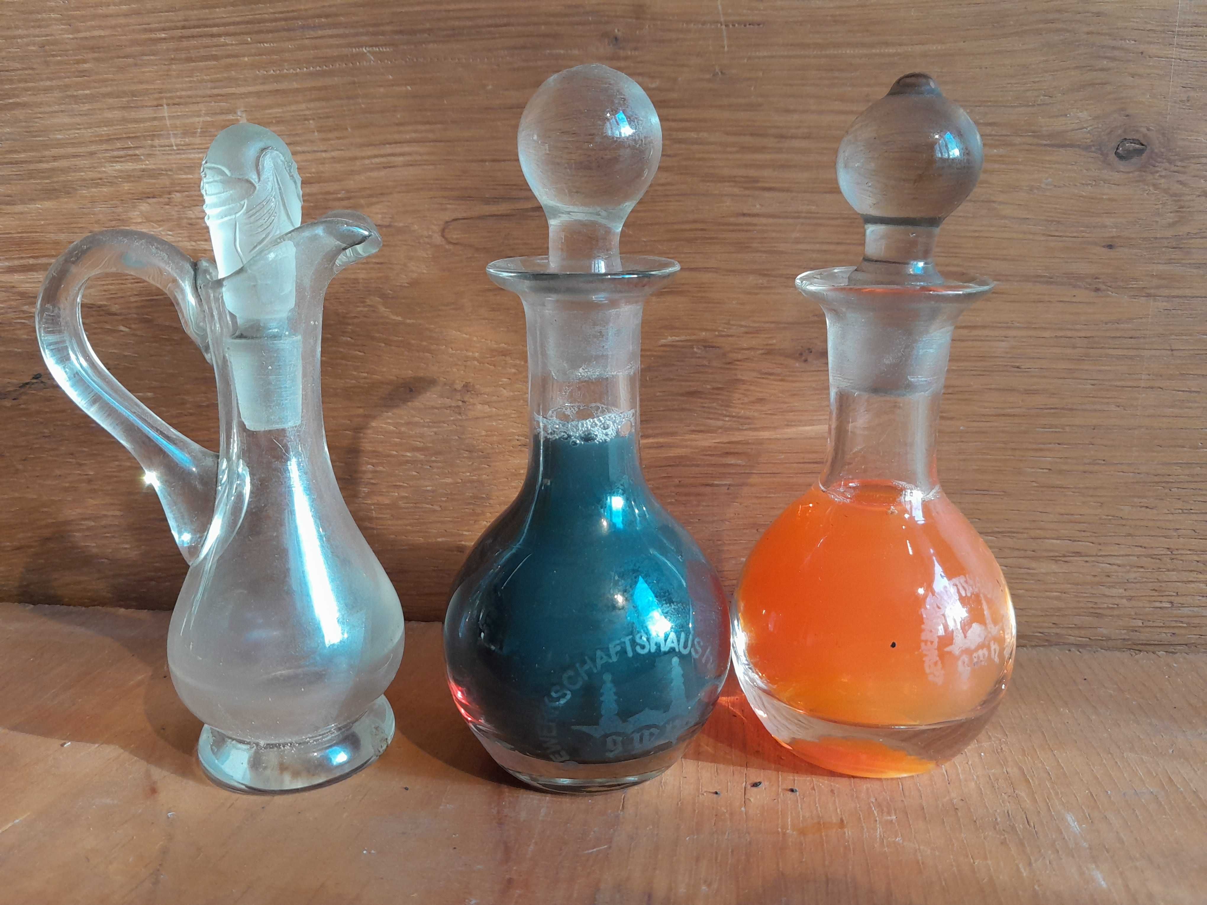 Stare szkło trzy stare buteleczki fiolki zabytek retro vintage