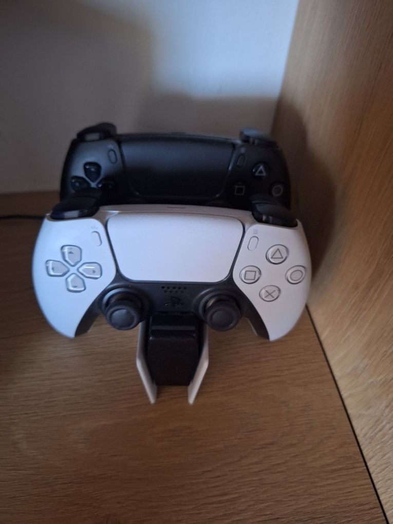 Ps5 digital Dodatkowy czarny oryginalny pad,stacją dokująca na 2 pady.