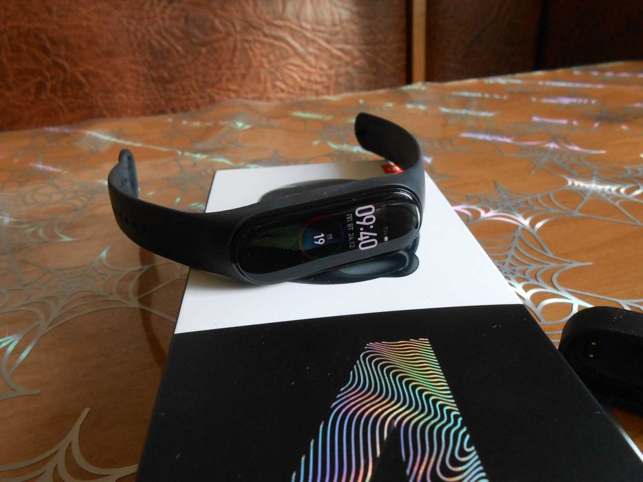 продам Фитнес-браслет Xiaomi Mi Band 4
