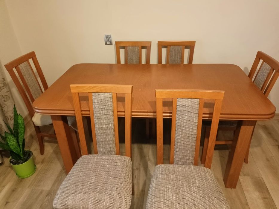 Sprzedam stół z krzesłami