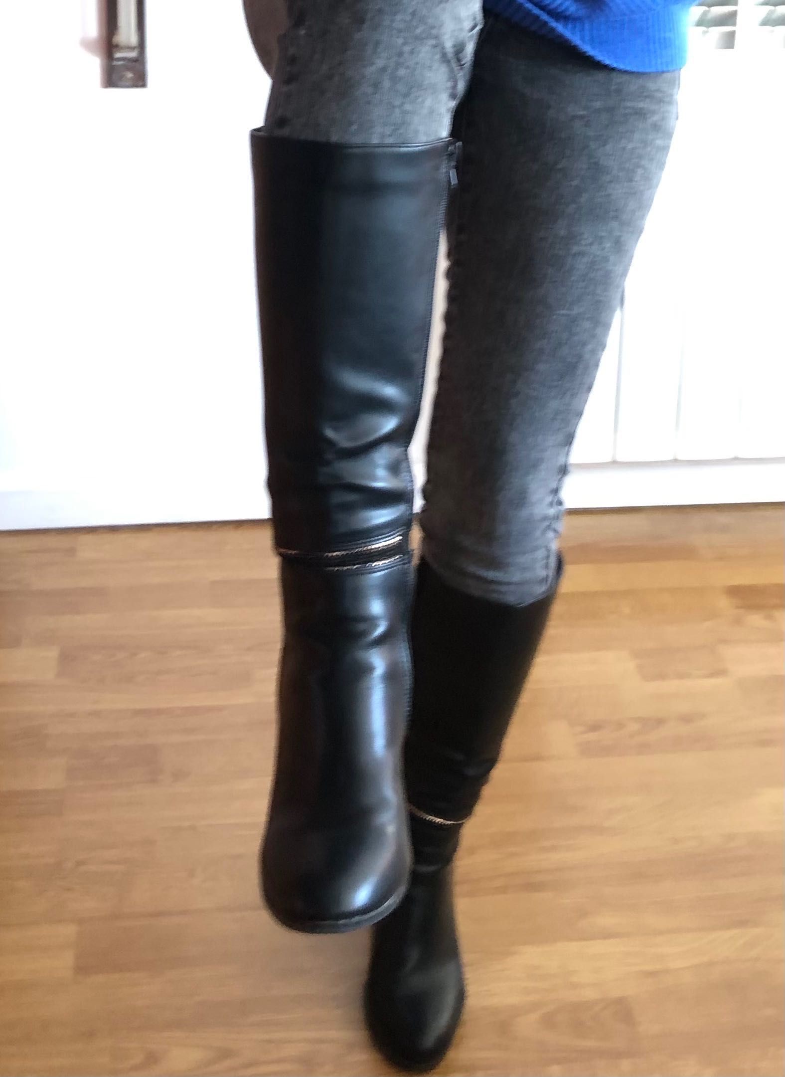 Botas pretas cano alto