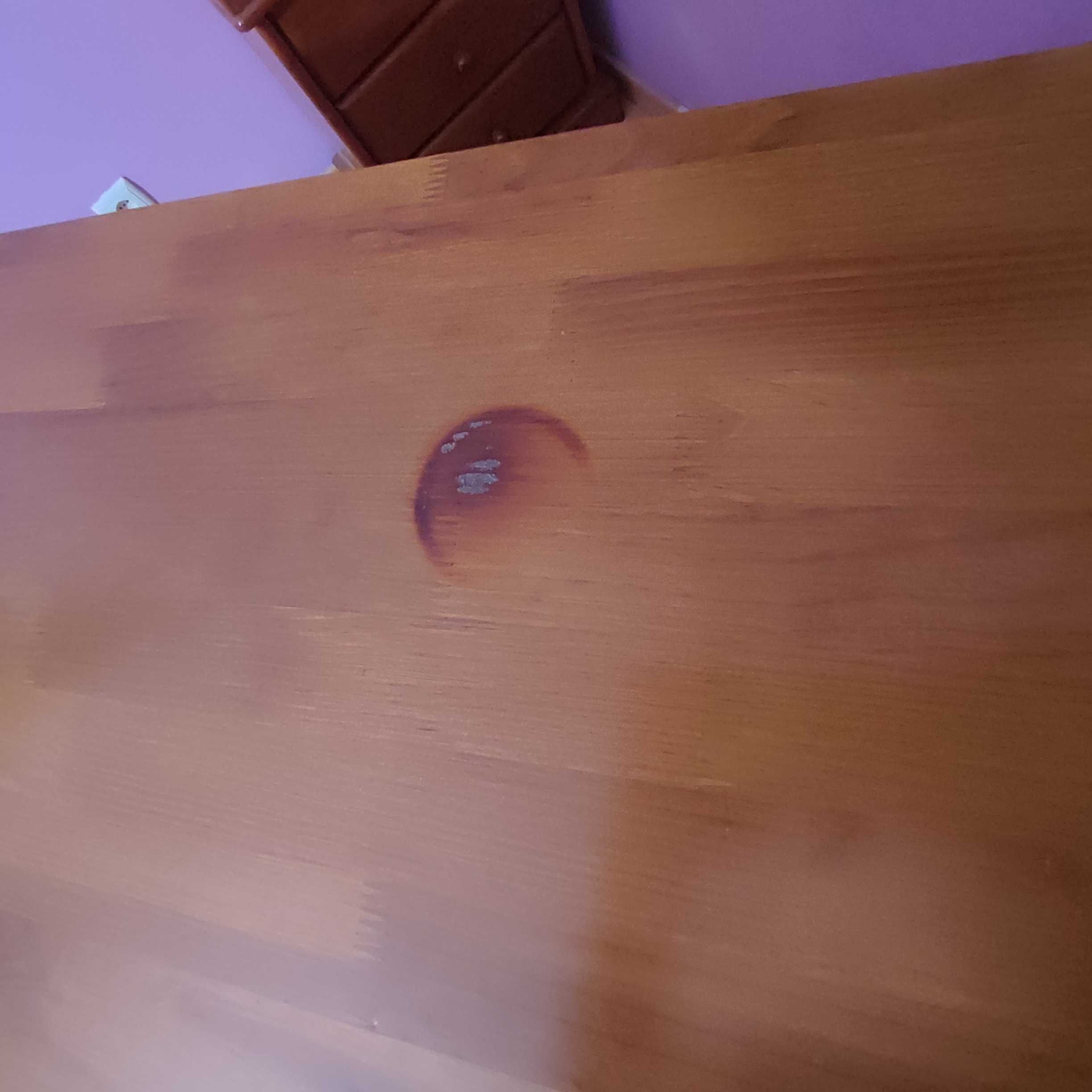 Quarto completo (cama, cómoda e mesas de cabeceira)