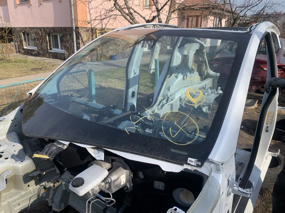 Скло лобове Tesla Y оригінал