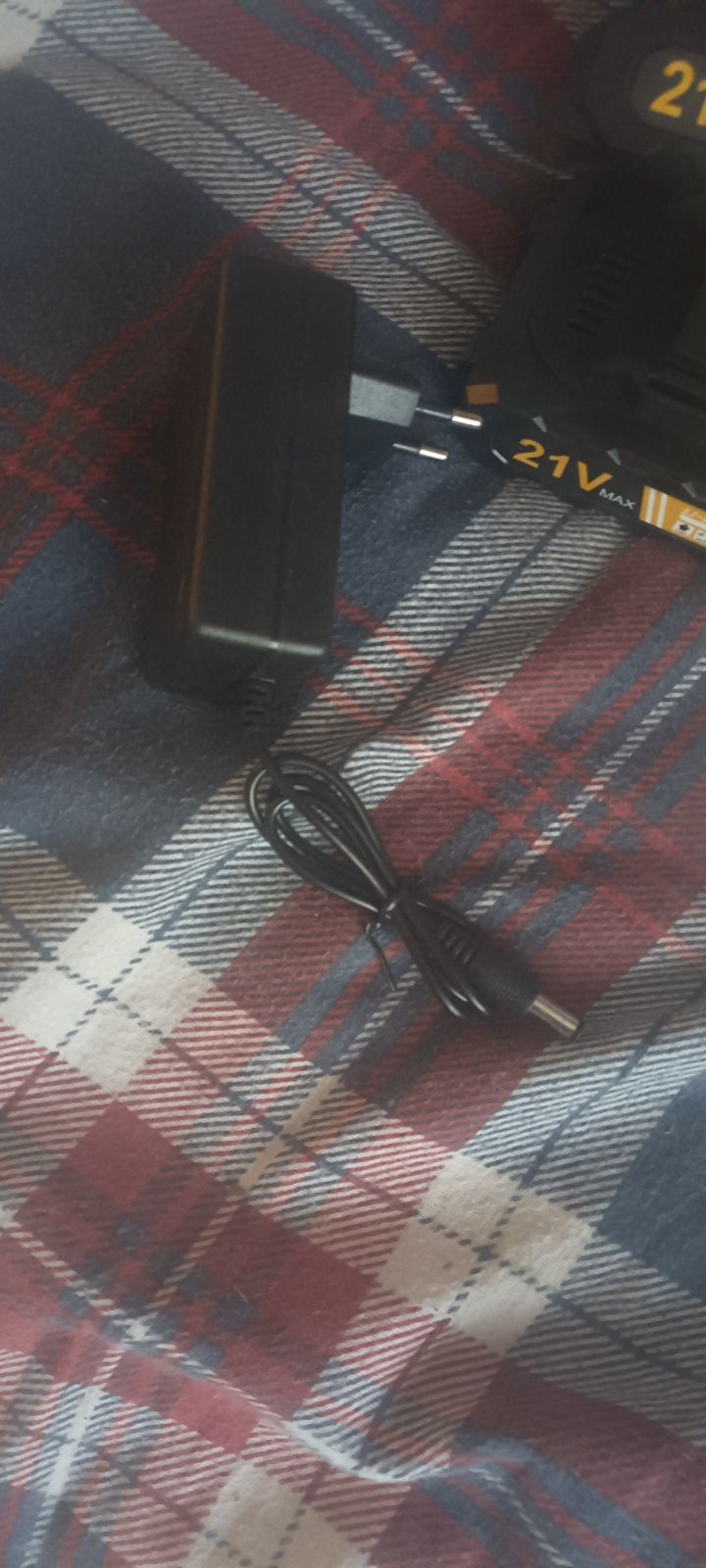 Pistolet malarski 2 akulumatory ,nowe
