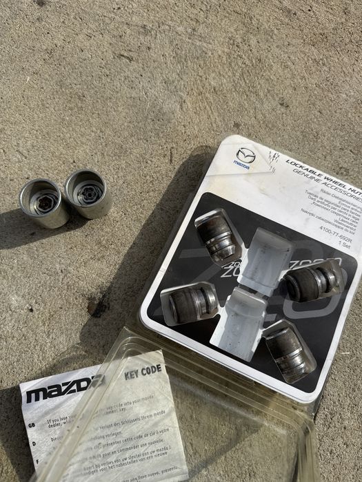 Nakrętki zabezpieczające , złodziejki mazda