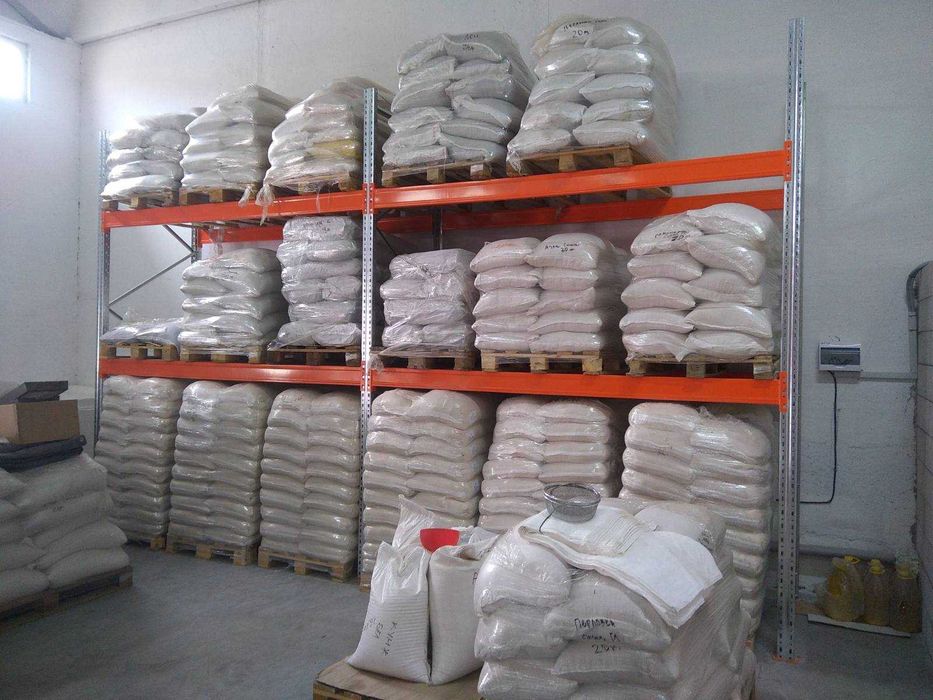 Палетні стелажі на склад. Консольні. Стелажі складські з полицями