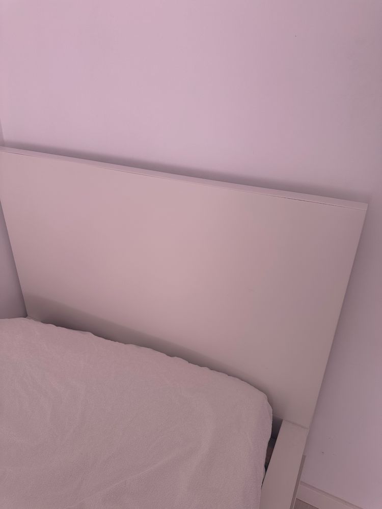 Cama meio corpo, com cabeceira branca , 2,10 por 1,05 cm