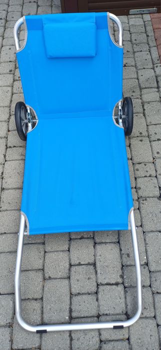 Leżaki plażowy z kołami