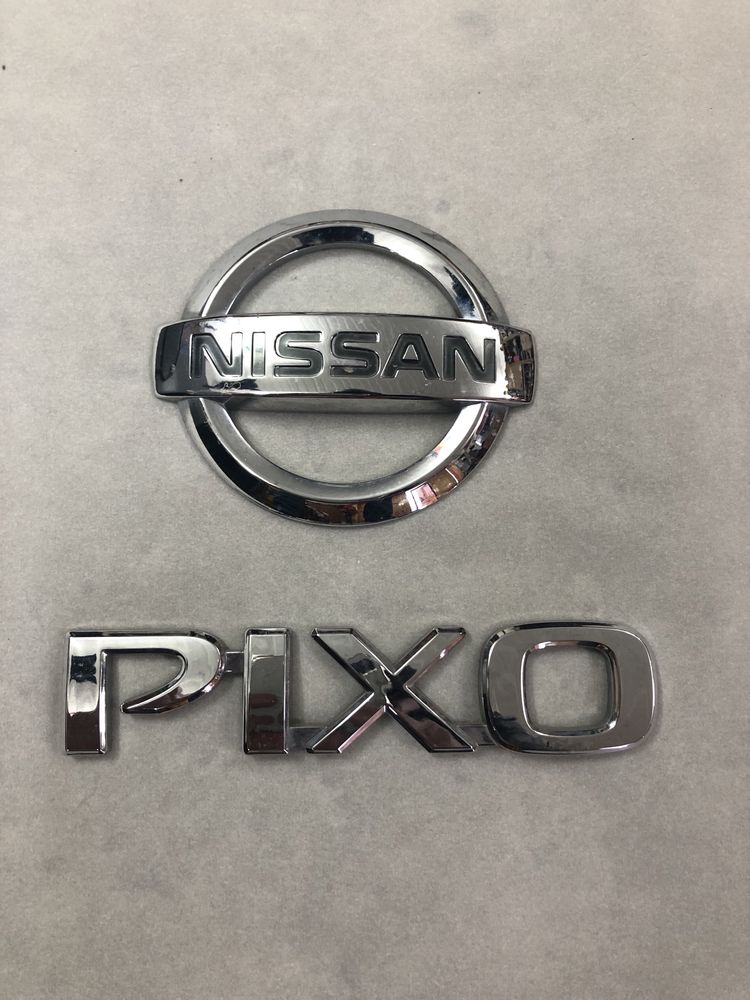 Оригінальна емблема Nissan Pixo