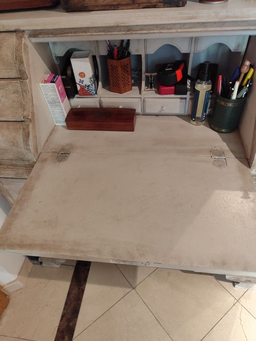 Escrivaninha em mogno com pintura de chalk paint