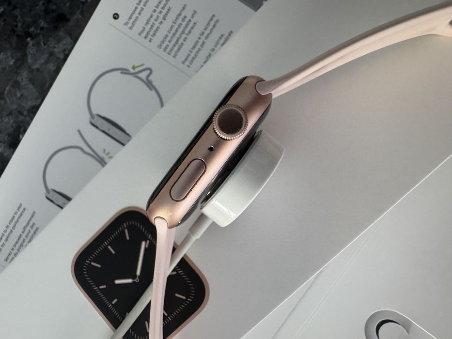 Apple Watch series 5 44mm Gold