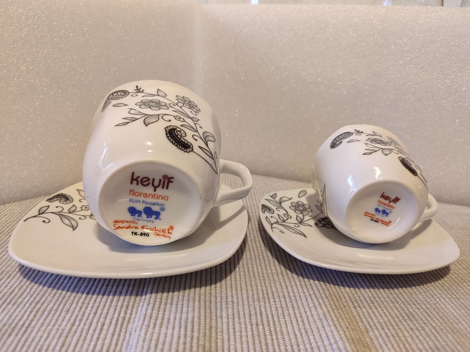Filiżanki ze spodkami z porcelany niemieckiej