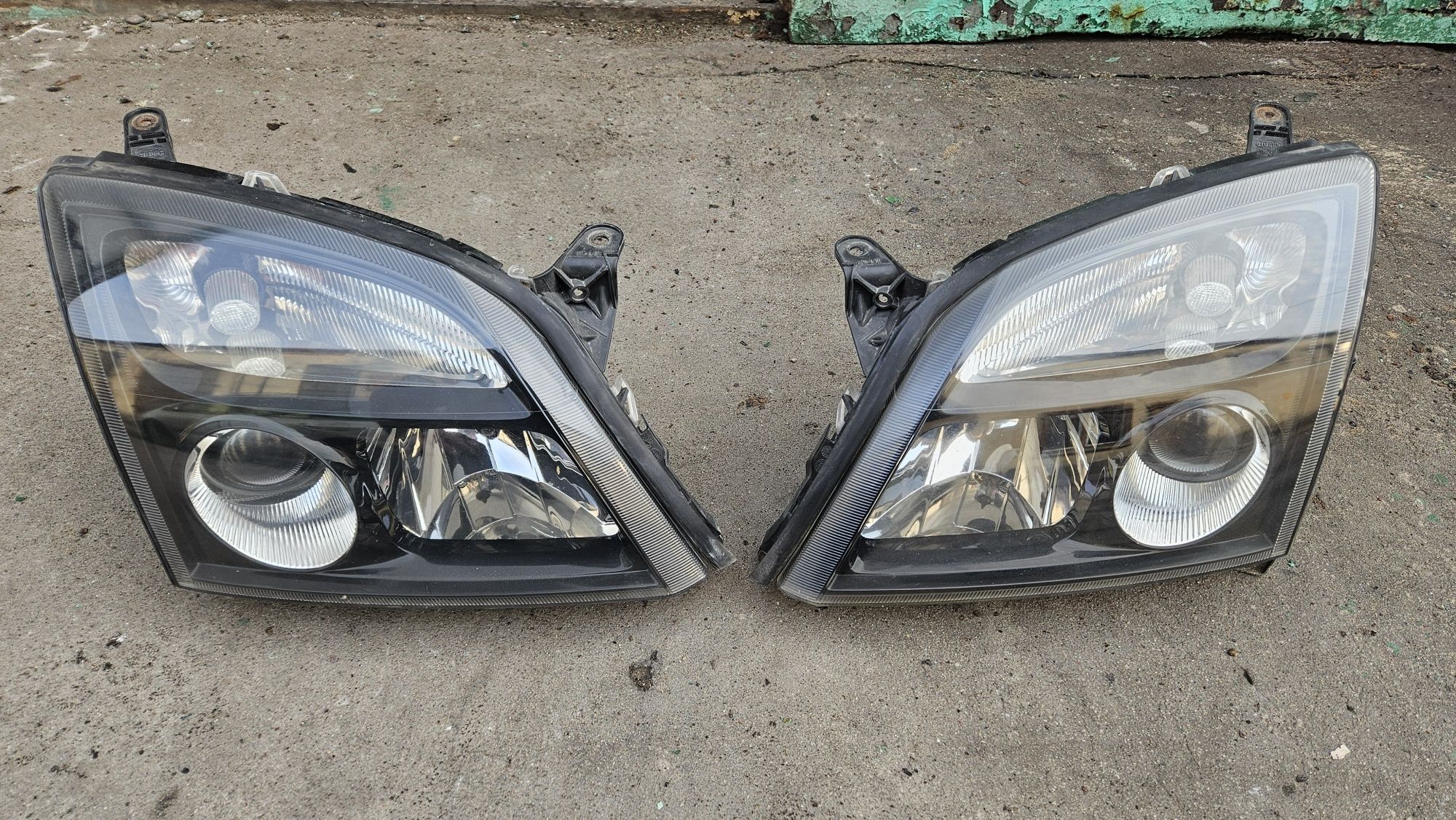 Lampa lampy przód przednie lewa prawa opel vectra c signum xenon gts