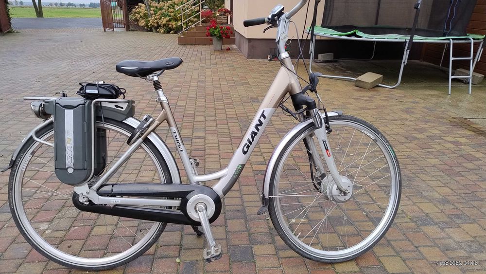 Sprzedam rower elektryczny GIANT Twist z 2 bateriami