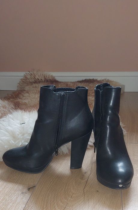 Czarne botki, półbuty Graceland, rozmiar 39, na słupku