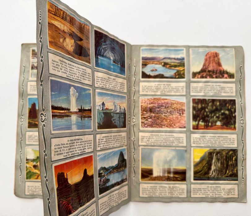 2 cadernetas de cromos antigas.