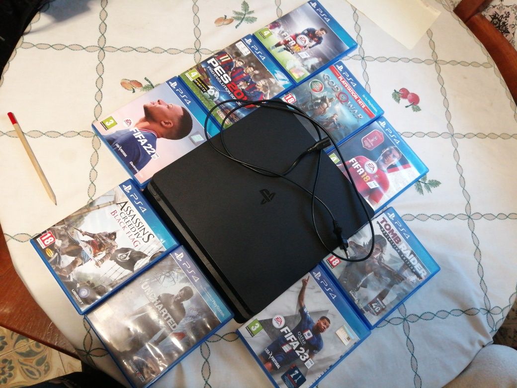 Ps4 slim 500gb, 9 jogos, cabo de alimentação e sem comando.