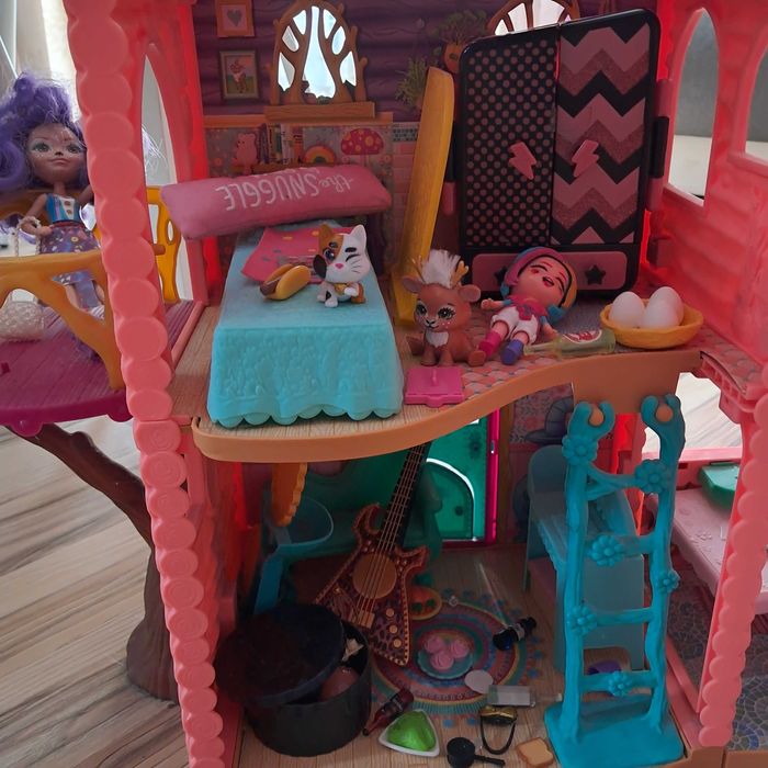 Sprzedam duży zestaw Enchantimals: Domek Jelonków. Stan b.dobry.