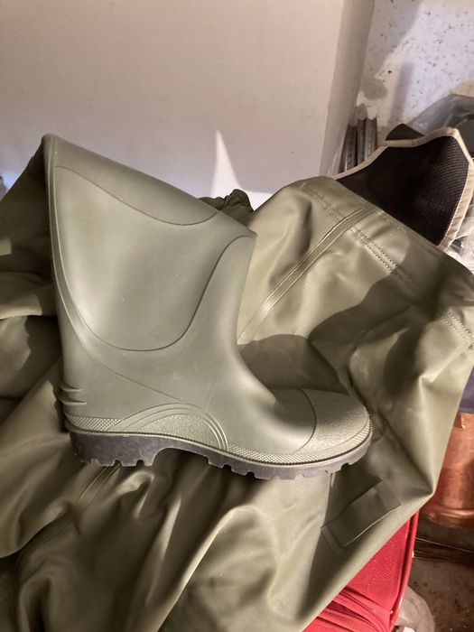 Botas com calças peça única nova sem uso nenhum 0