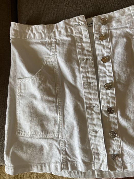 Saia de ganga branca com botoes à frente