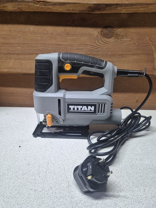 Titan Wyrzynarka 600W F66
