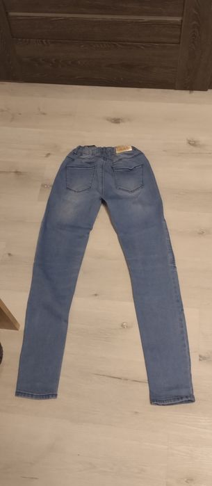 Jeansy damskie Reserved