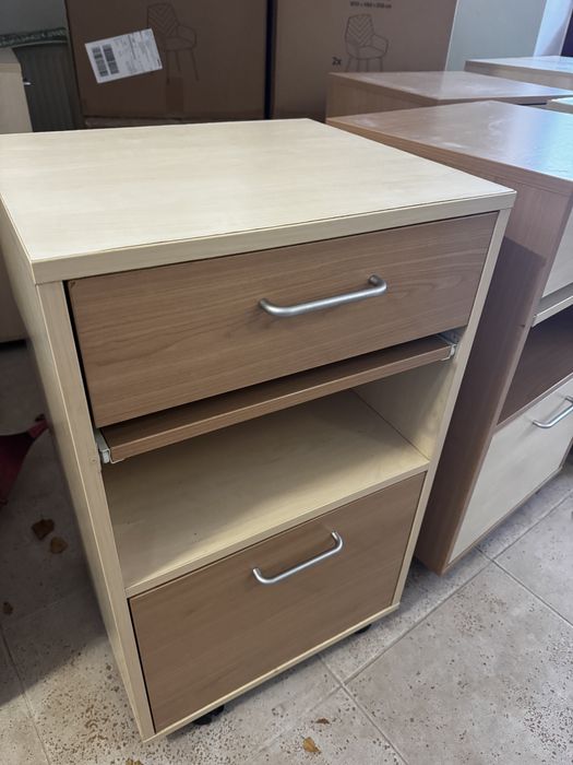 Szafka Przyłóżkowa z Szufladą i Kółkami ze Stolikiem