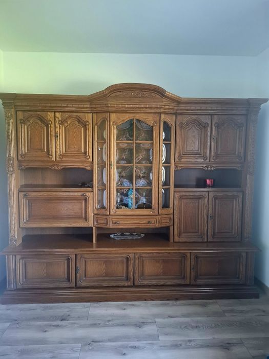 Dębowa meblościanka.