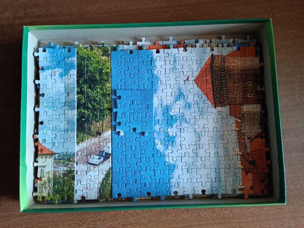 Puzzle ułożone 1000 elementów