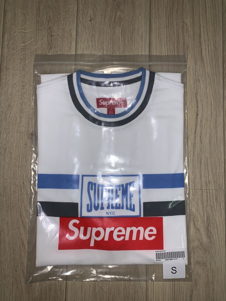 T-shirt supreme.