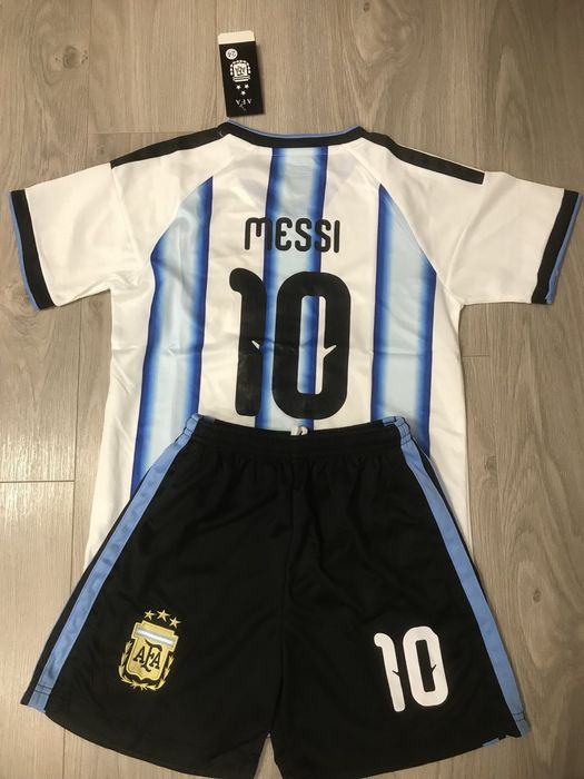 Футбольна форма нового сезону для дітей