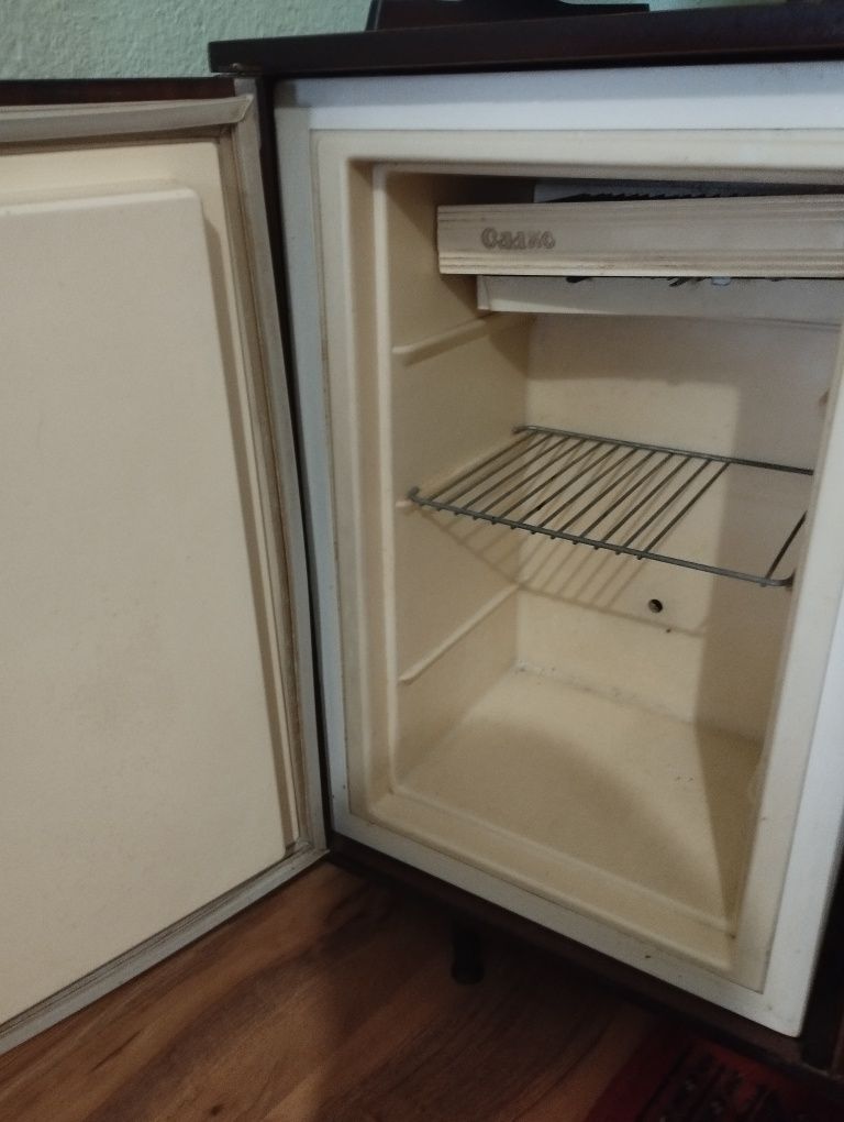 Бар - холодильник Садко