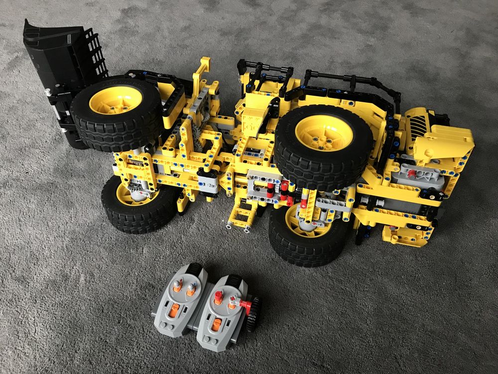 LEGO Technic 42030 ładowarka Volvo L350F Wheel Loader.