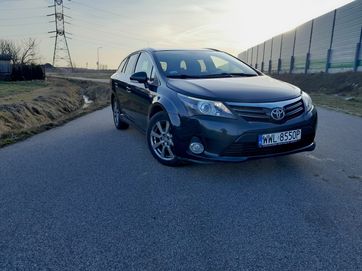 Toyota Avensis 2.0 d4d 124 km 2013r lift  Panorama , kamera , navi