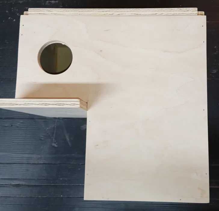 Budka lęgowa dla amadyna.