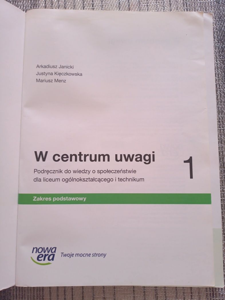 Sprzedam podręcznik do WOS do 1 klasy