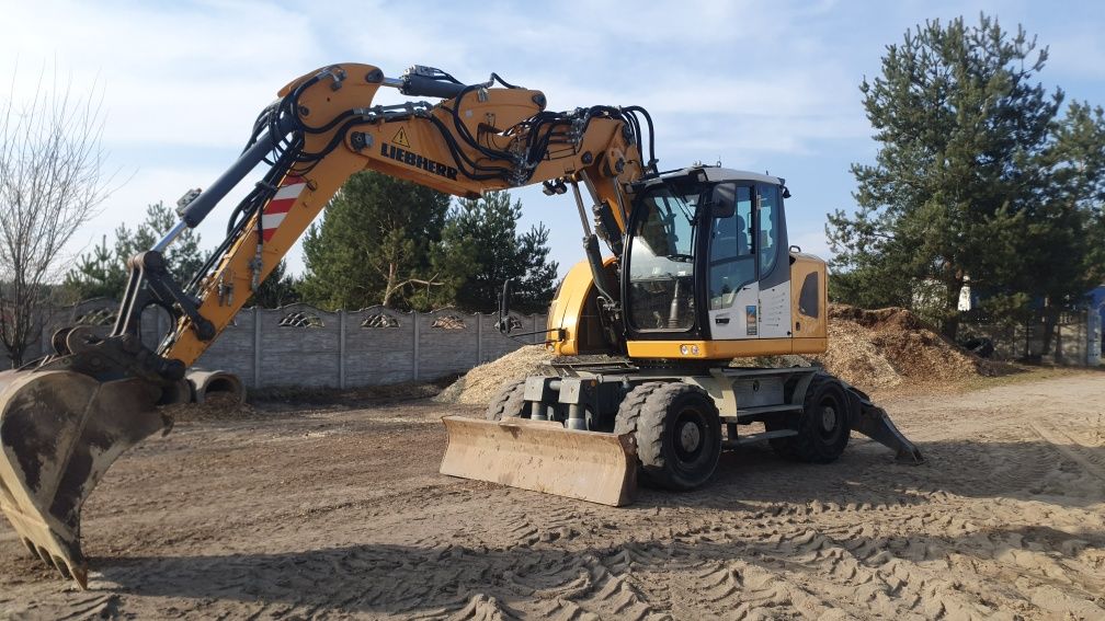 Liebherr A914 Compact