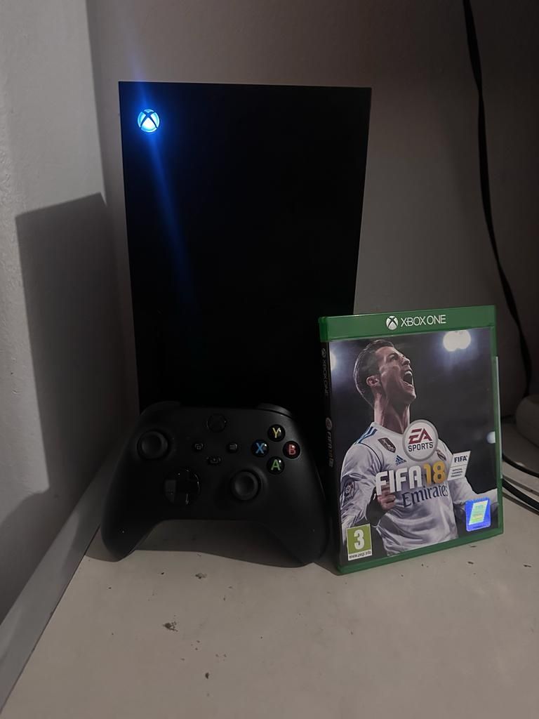 XBOX Series X + Comando + FIFA 18