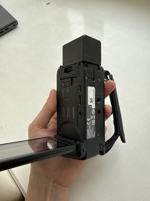 камера Canon Legria HF R806