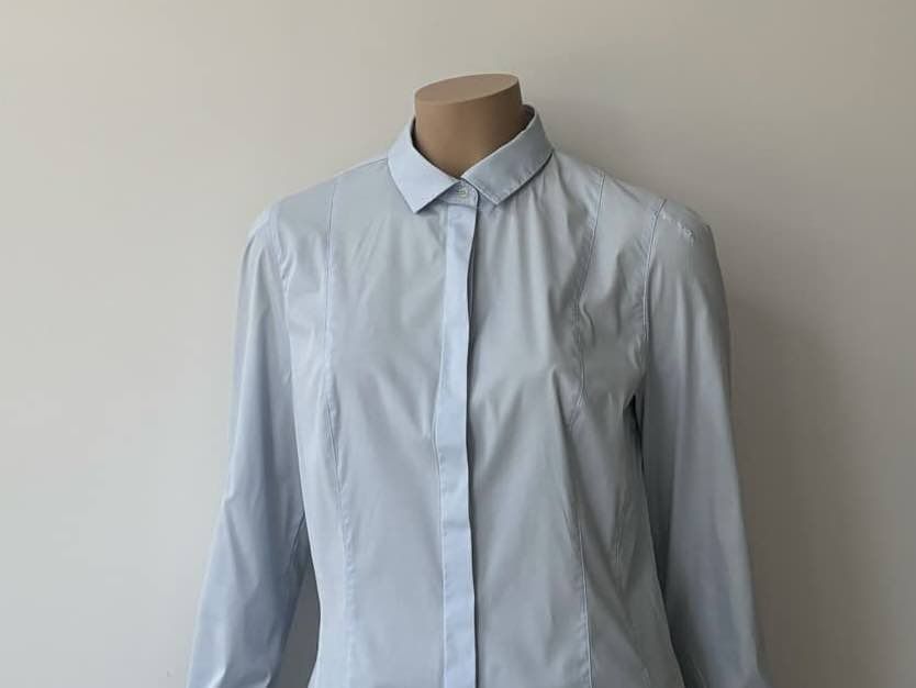Massimo Dutti koszula damska L/XL
rozmiar XL 
kolor:błękitny 
Stan:bar