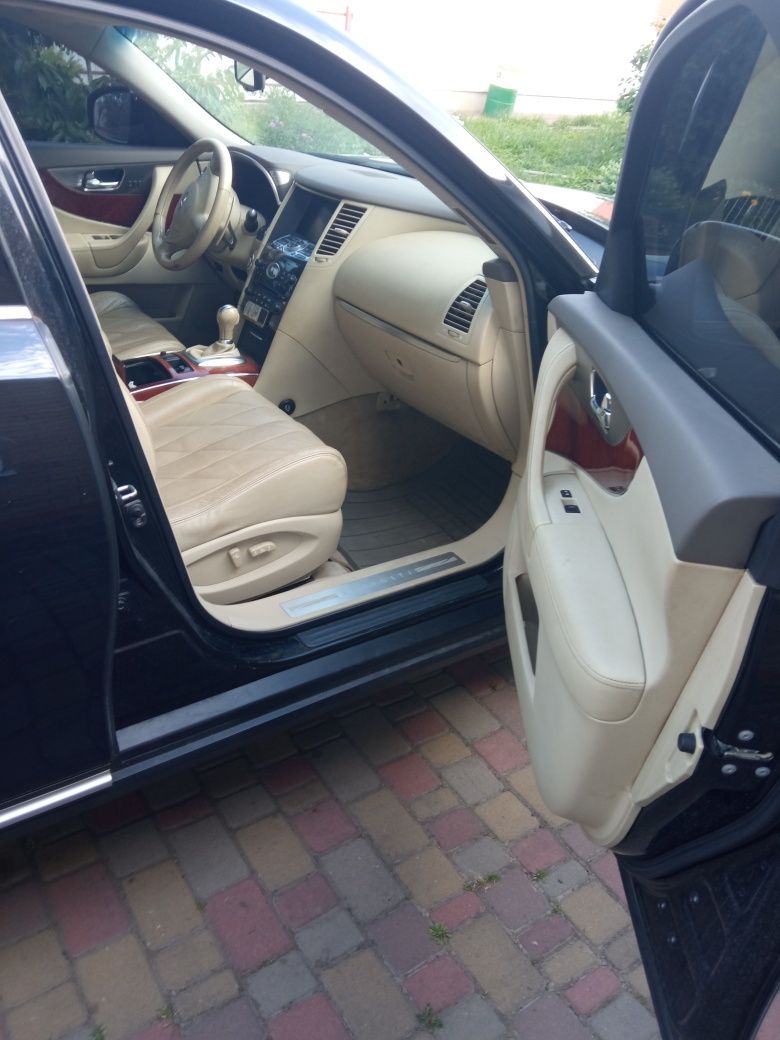 Infinity FX35 друге покоління семиступка автомат